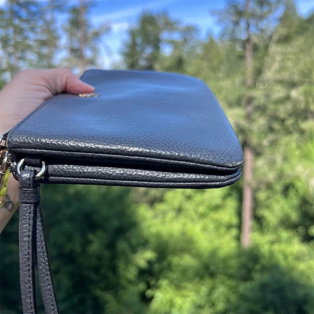 COACH Navy Blue Pebble Leather Phone Wallet Wristlet Case Pouch Clutch AUTHENTIC
